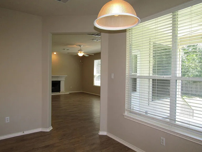 593 Cullen Blvd — Photo 11
