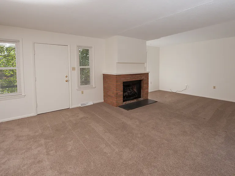 1402 Walnut St #1 — Photo 5