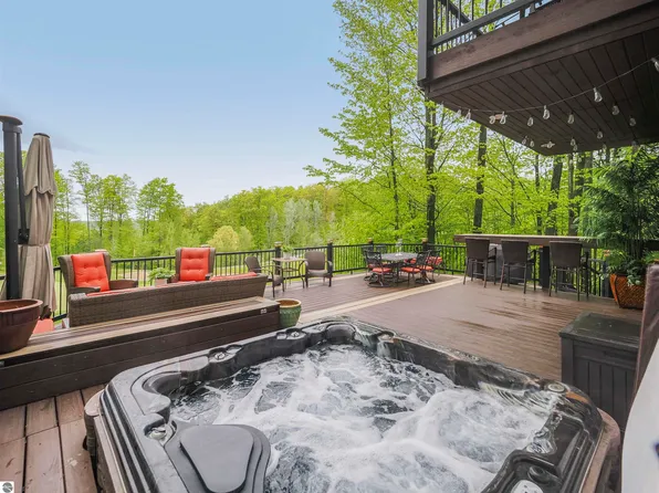 2506 Hawks Eye Dr #172 & 164, Bellaire, MI 49615