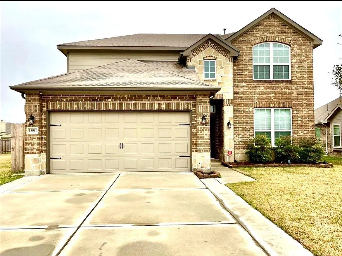 4 bed, 2.5 bath, 2620 sqft, $2,700 — Photo 1