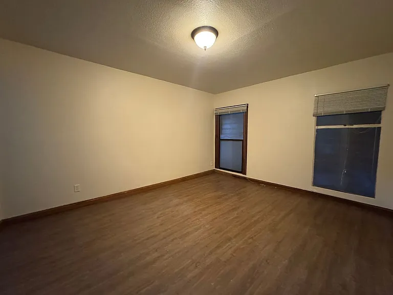 Regis Apartments — Photo 7