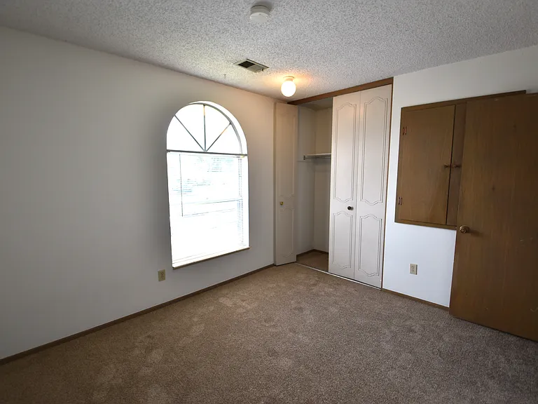 2643 Sherwood Cir — Photo 14