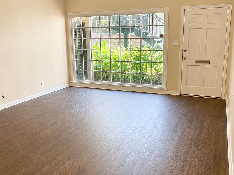 803 Ockley Dr #6 — Photo 2