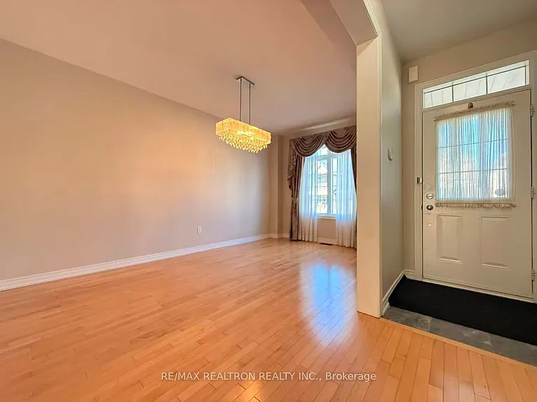 7 Hyacinth St — Photo 5