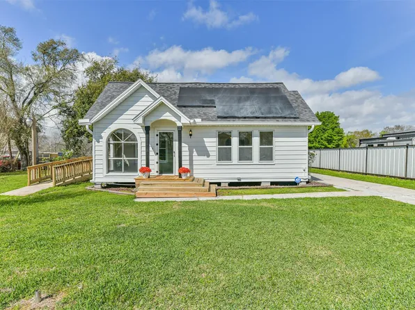 163 Oakland St, Baytown, TX 77520