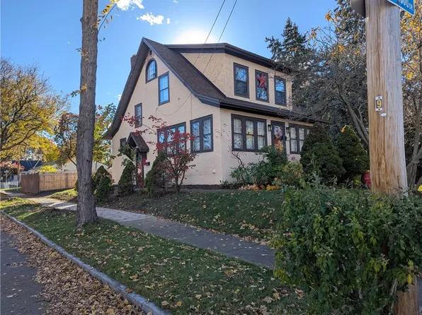 95 Fieldwood Dr, Rochester, NY 14609