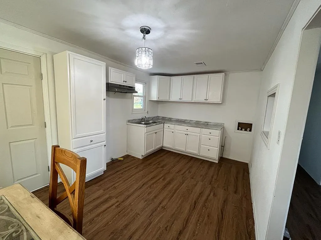 3 bed, 1224 sqft, $1,950 — Photo 2