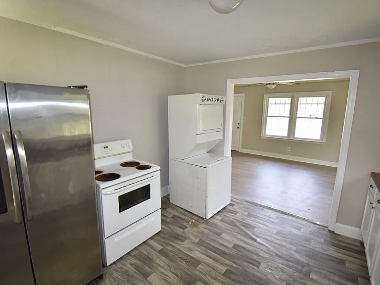 1527 McArthur Rd — Photo 2