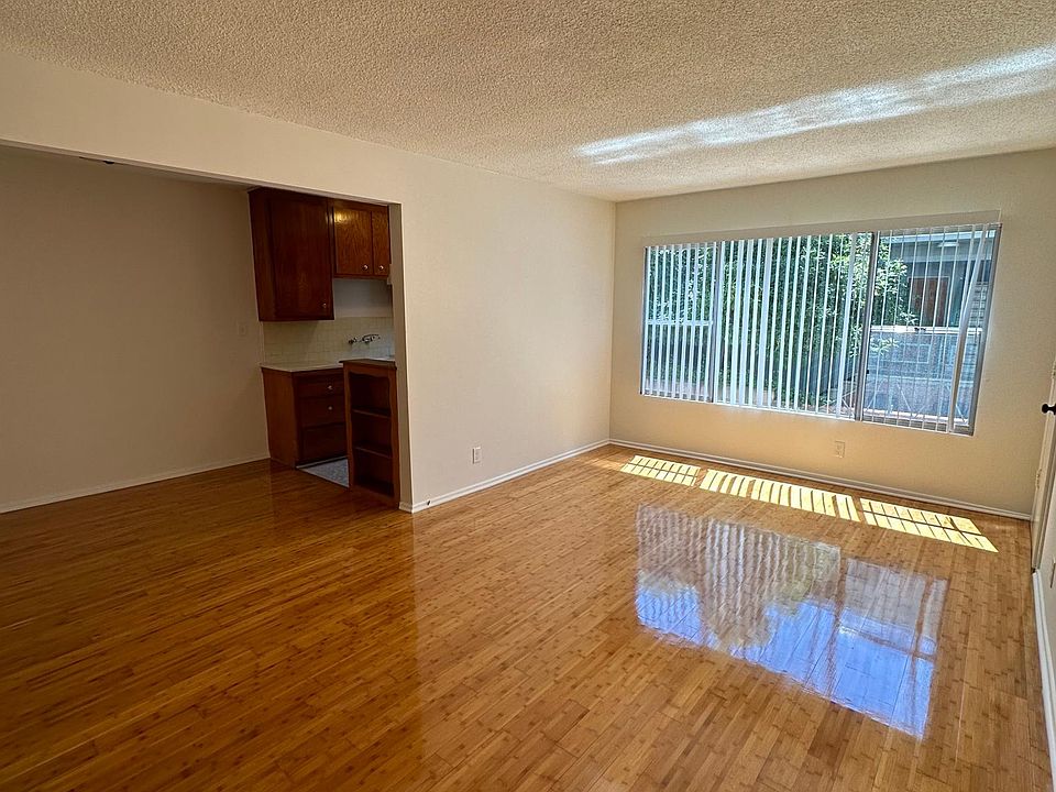 1st image of 2554 N Beachwood Dr APT 2