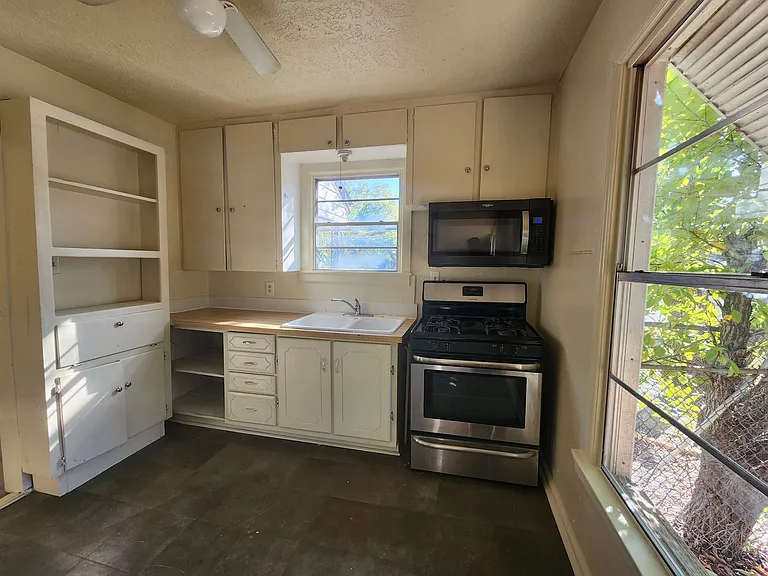 1516 Lindsey St — Photo 16