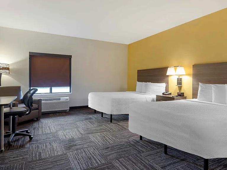 Deluxe Studio - 2 Queen Beds
