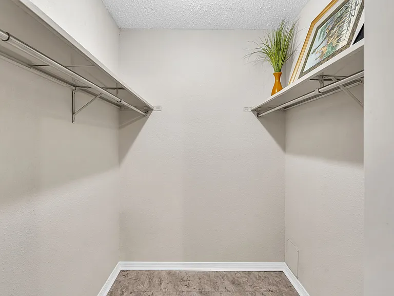 Seasons Apartments — Photo 20