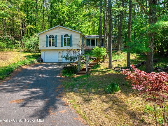 2nd image of 1072 Honey Hollow Road