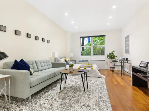 230 East 52nd Street image 1 of 7