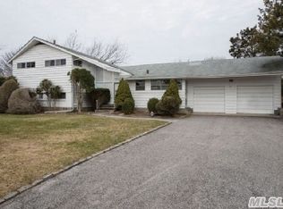 12 Tuttle Pl, Westhampton Beach, NY 11978