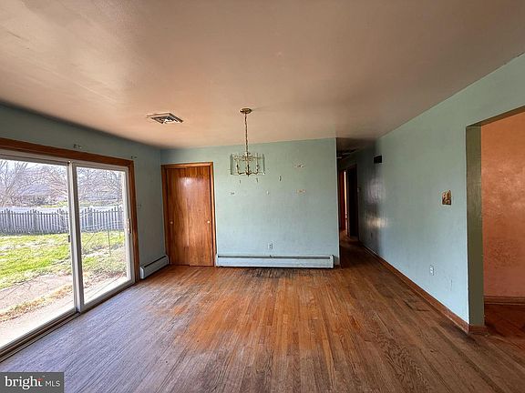 4th image of 1006 Charles St