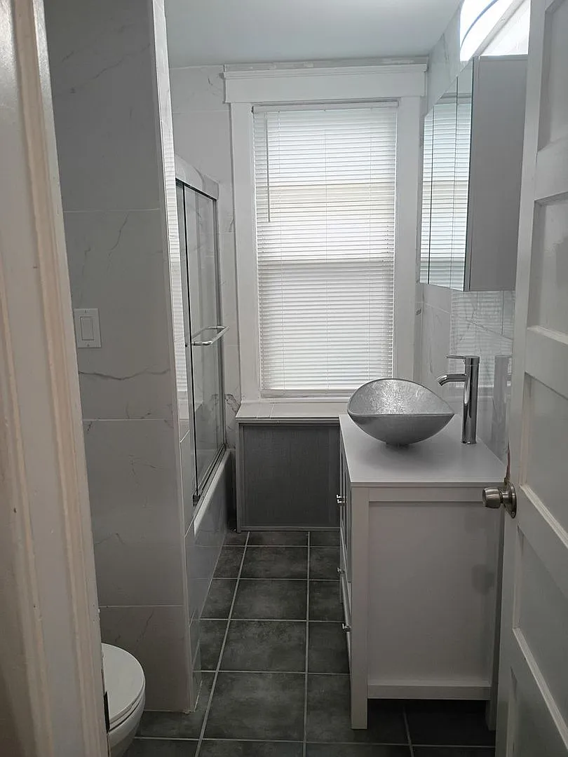 Charming 3BR House in Greenwich — Photo 3