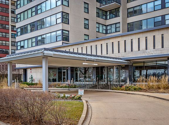 3rd image of 3440 N Lake Shore Dr APT 8E