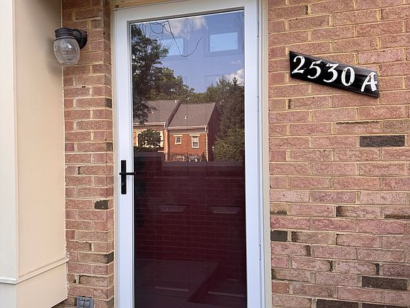 2nd image of 2530 Fairfax Dr #A