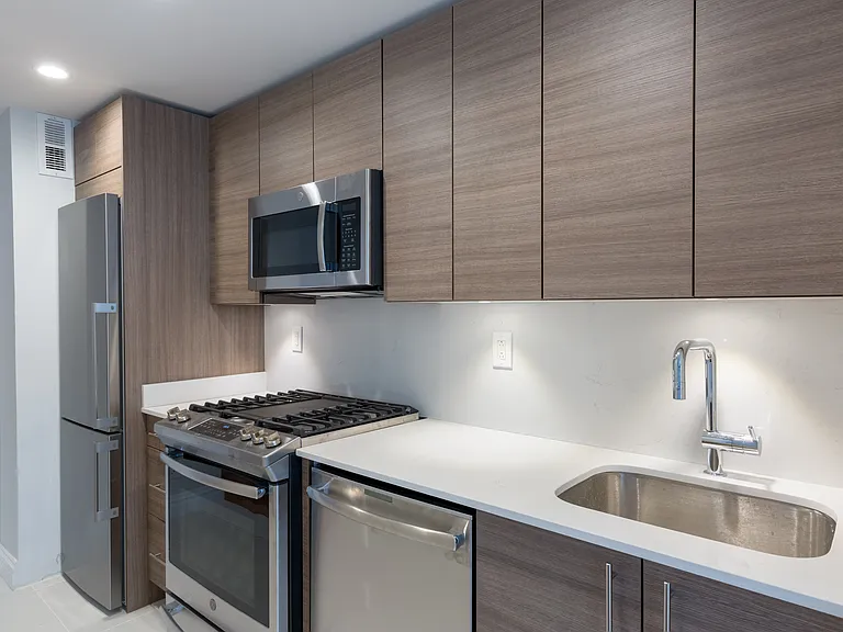 141 E 33rd St #7K — Photo 4