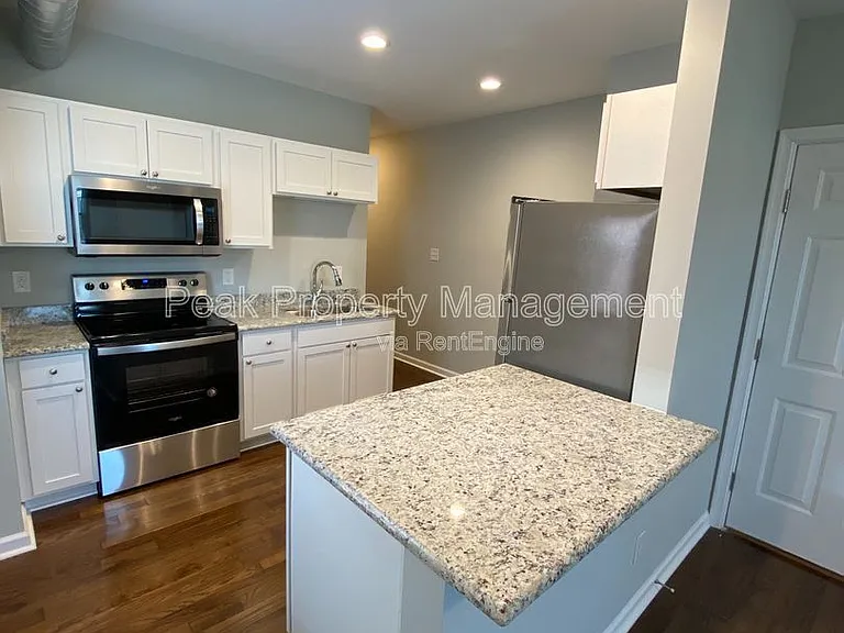 604 N 32nd St #A — Photo 2