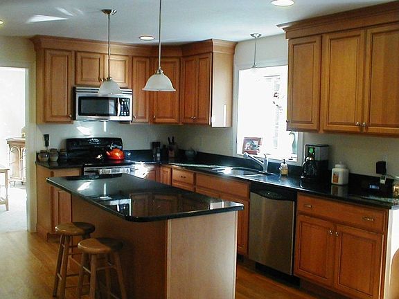 Center Island Kitchen w/Granite