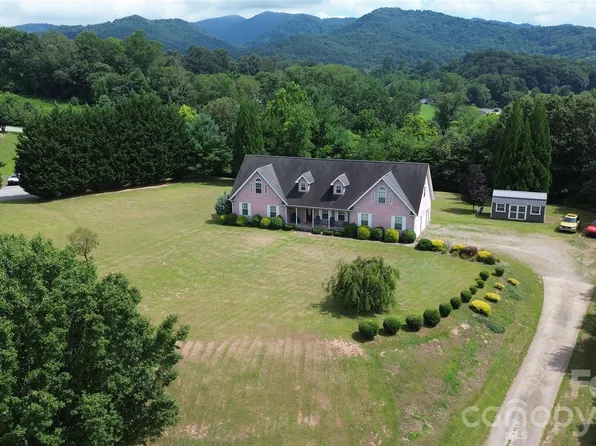 130 Crestview St, Canton, NC 28716