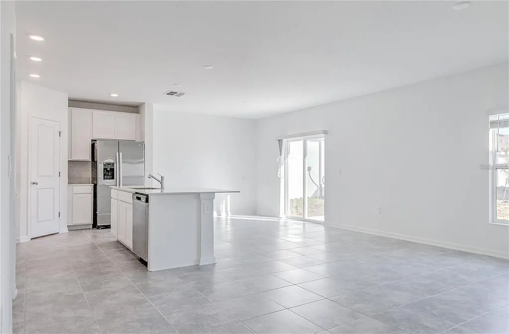 4 bed, 2.0 bath, 1890 sqft, $2,350 — Photo 4