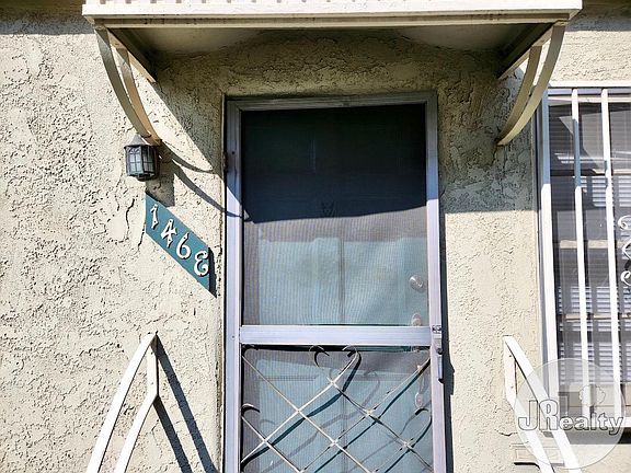 5th image of 146 N Hamilton Dr