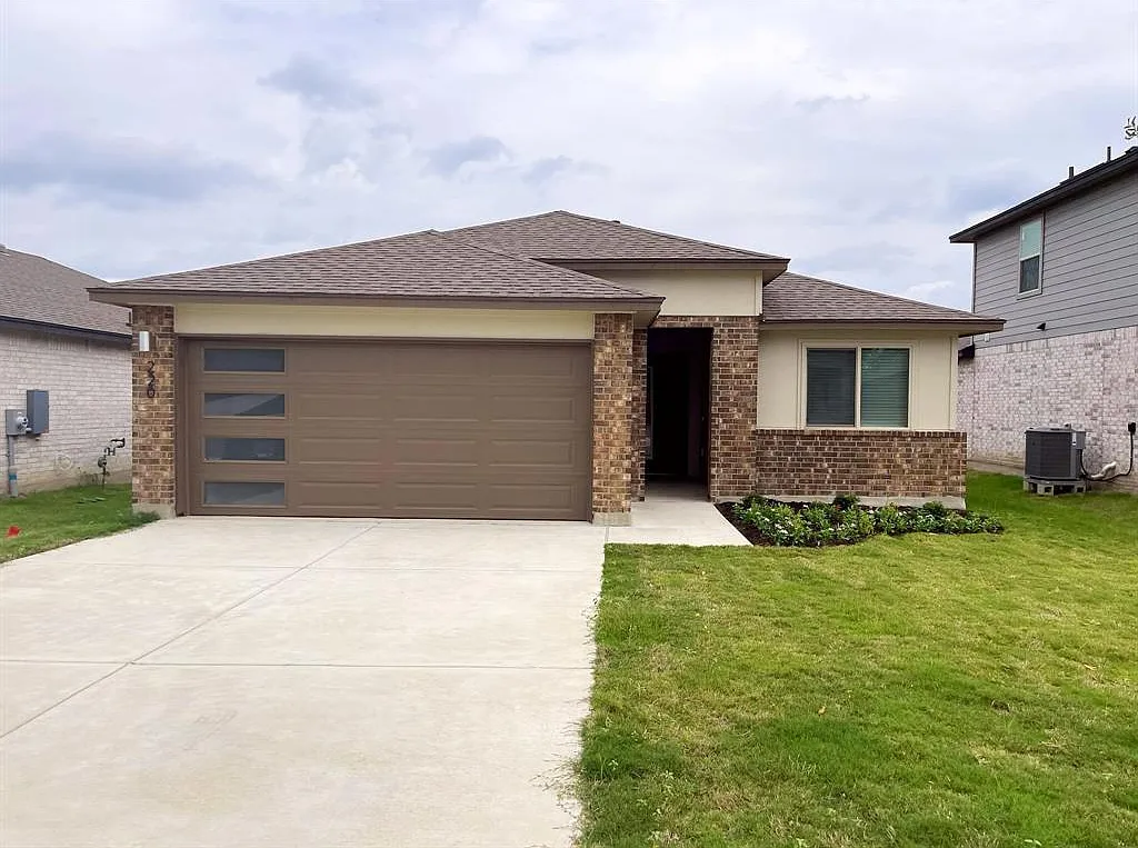 3 bed, 2.0 bath, 1409 sqft, $2,000 — Photo 2