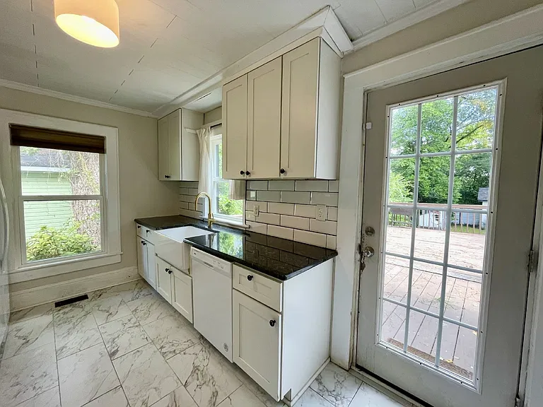 536 Pearl St — Photo 11