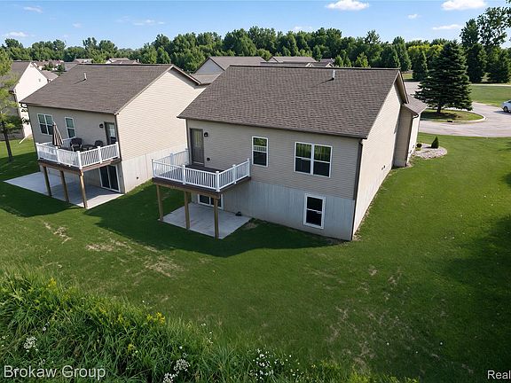 3rd image of 3365 Meadowridge Ct
