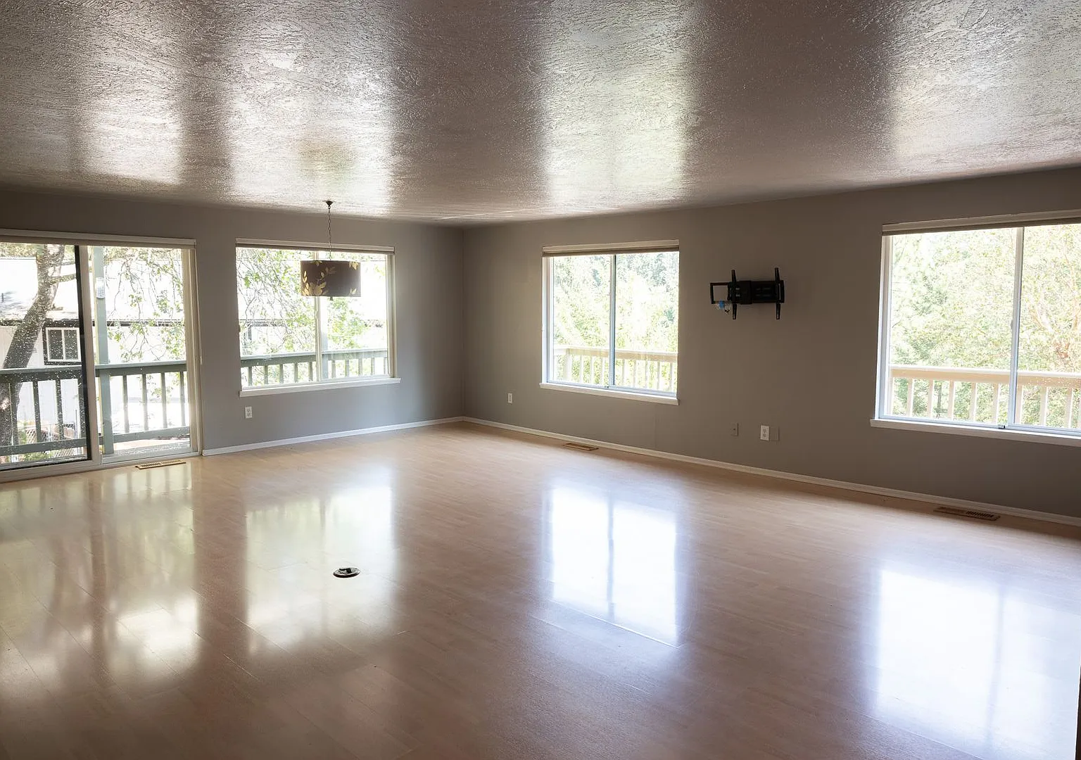 Rare Rental Opportunity: Premium 3-BR Home with Panoramic Views — Photo 4