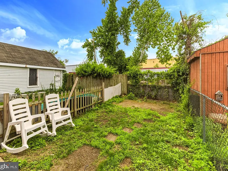 466 Logan Ave — Photo 21