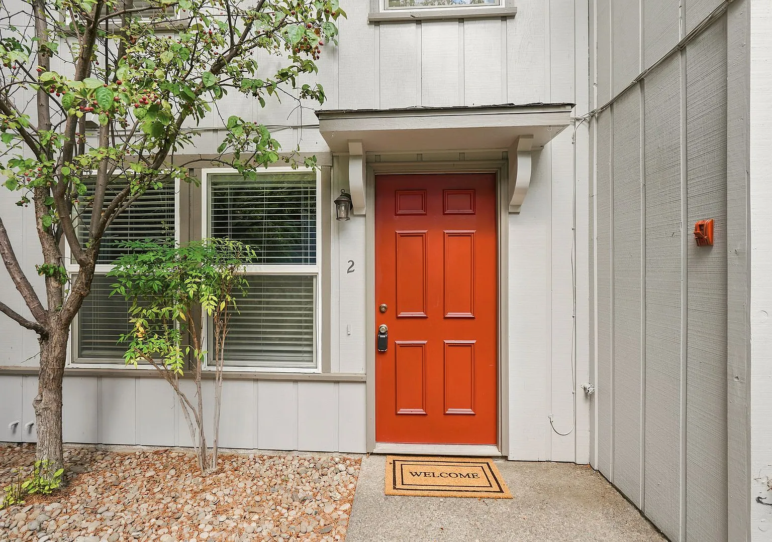 Two bedroom, 1.5 bathroom Ashland townhouse | Available now — Photo 1