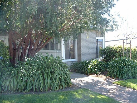2nd image of 1084 Gull Ave