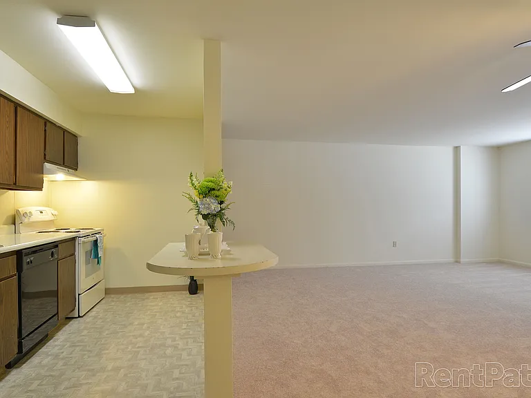 Parkwood Apartments — Photo 46