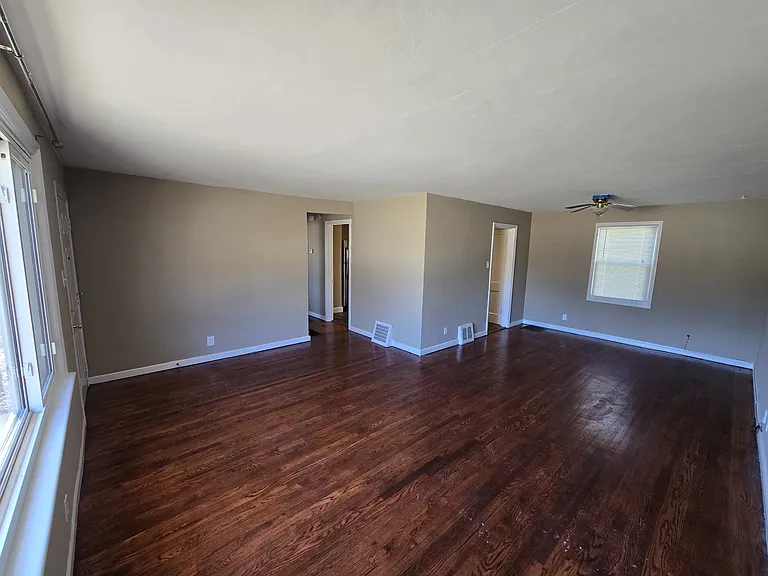 915 Westglen Dr — Photo 12