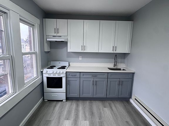 3rd image of 102 Norwood St Floor 3