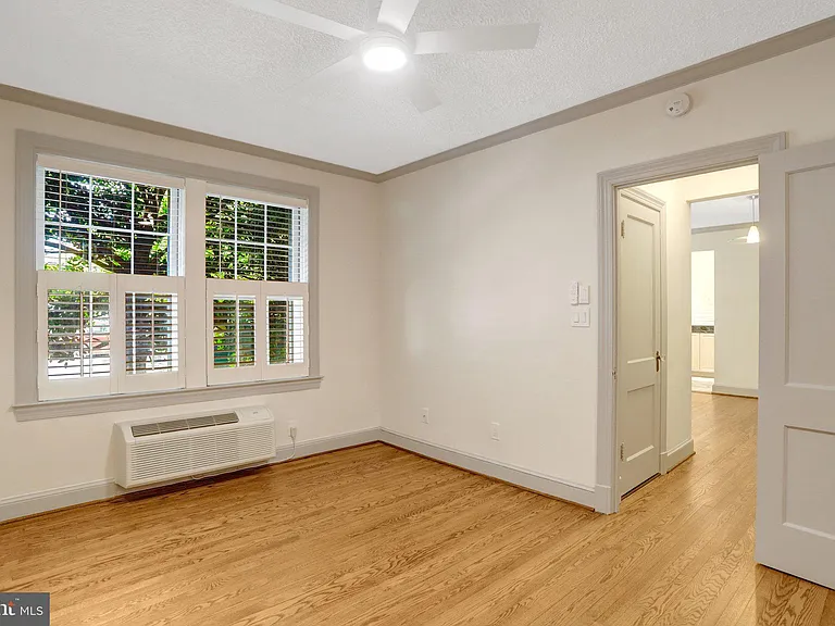 715 S Washington St #C32 — Photo 13