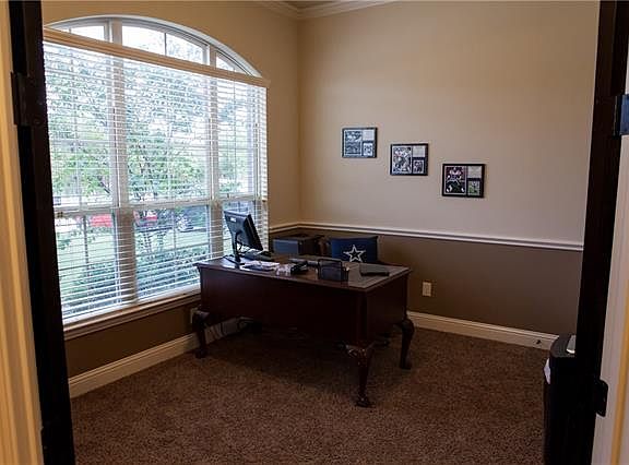 3rd image of 341 Hampshire Dr