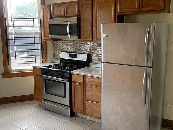 2nd image of 5811 W Chicago Ave