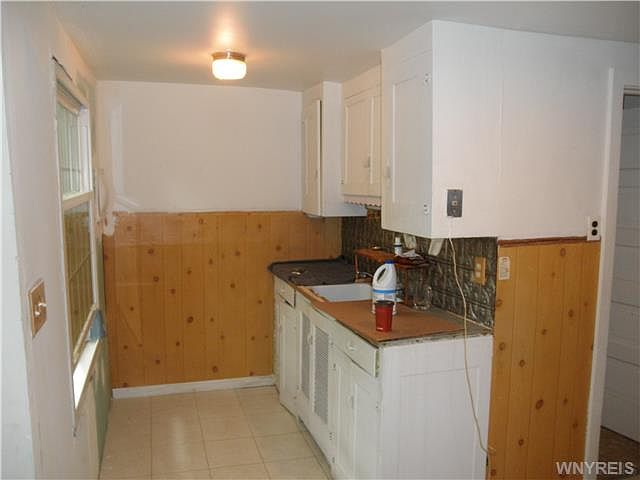 2nd image of 150 Lancaster Ave