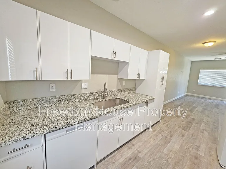 1121 Sixshooter Ave #4 — Photo 12