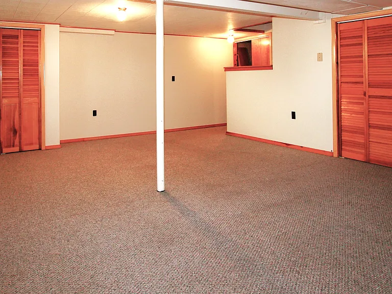 504 Pioneer Dr — Photo 14