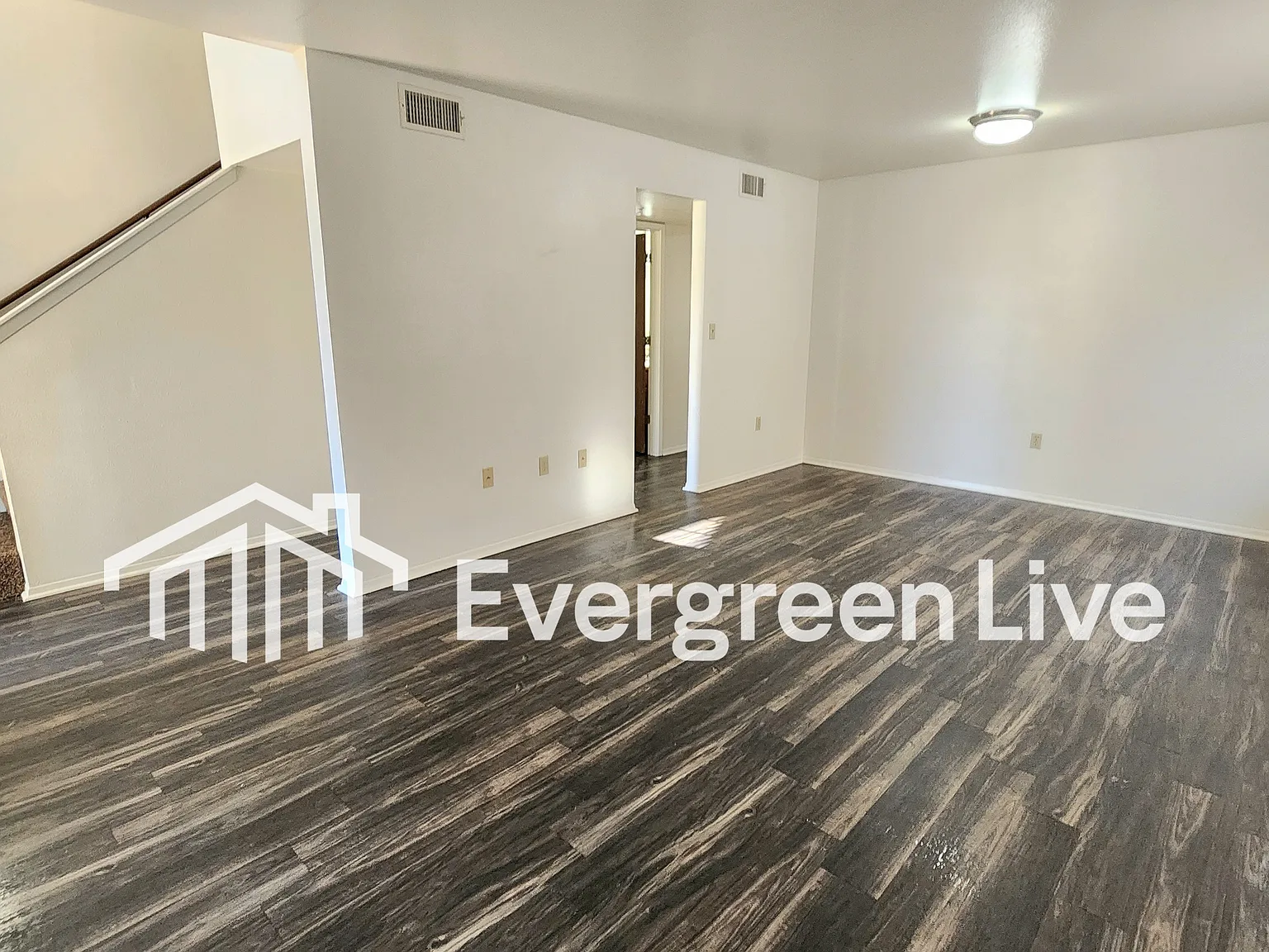 4 bed, 2.5 bath, 1390 sqft, $1,395 — Photo 3