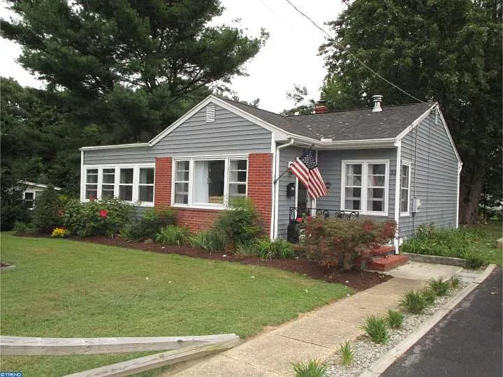33 Meadow Ave photo 1