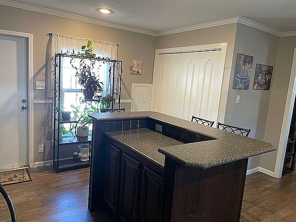 3rd image of 106 Castle Dr