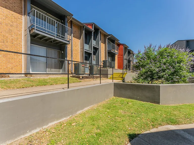 South Crest Apartments: All Bills Paid -Dazzling Dallas Apartments in Quiet Area! — Photo 72