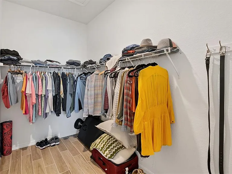 25228 Longmeadow Dr — Photo 16